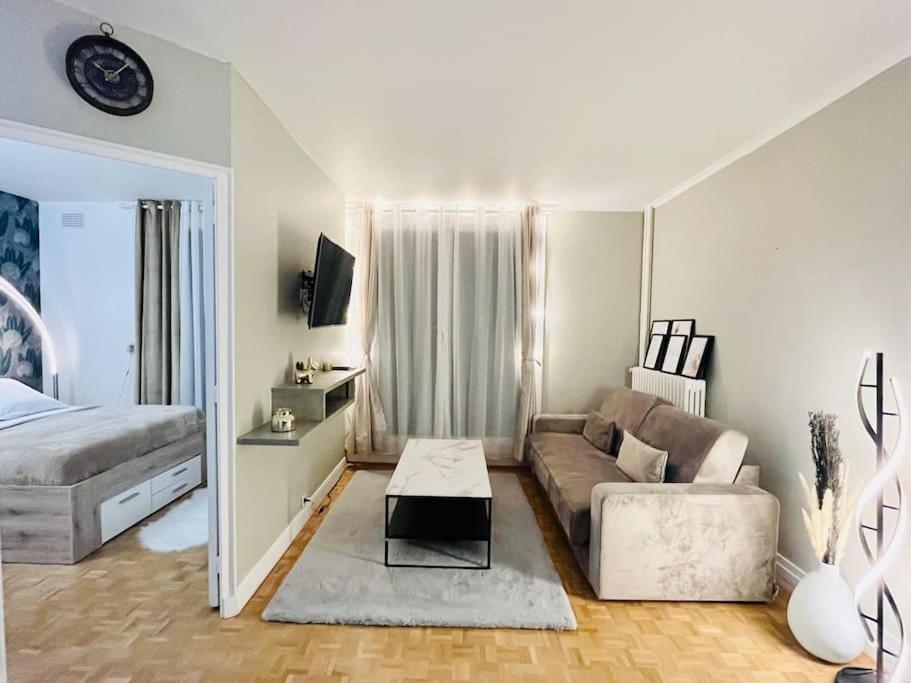 Proche Chateau De Versailles Avec Balcon Vu Sur Une Foret Et Parking Gratuit Pour 5 Personnes Maximum Εξωτερικό φωτογραφία