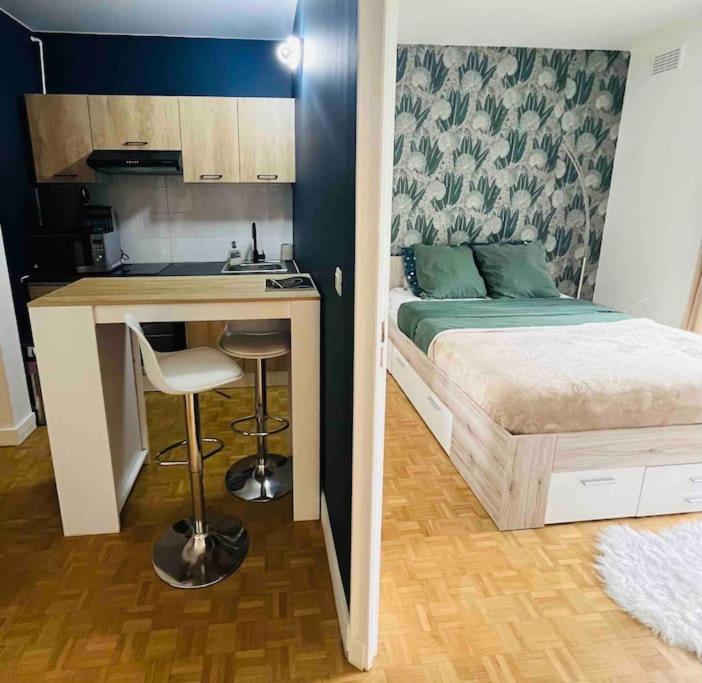 Proche Chateau De Versailles Avec Balcon Vu Sur Une Foret Et Parking Gratuit Pour 5 Personnes Maximum Εξωτερικό φωτογραφία