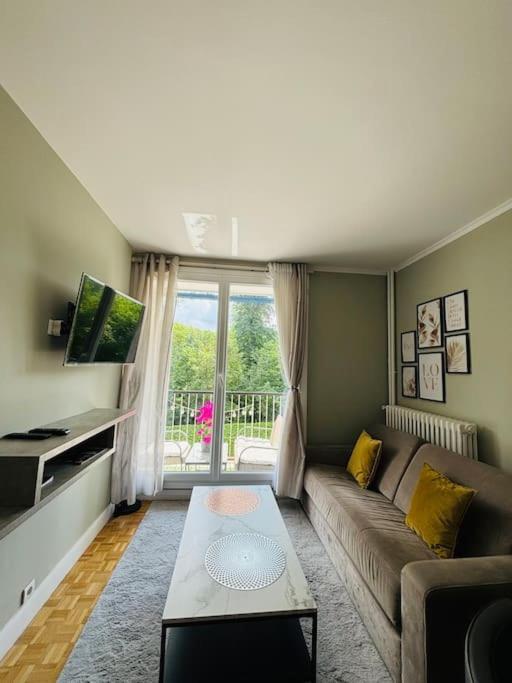 Proche Chateau De Versailles Avec Balcon Vu Sur Une Foret Et Parking Gratuit Pour 5 Personnes Maximum Εξωτερικό φωτογραφία